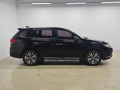 2021 Mitsubishi Outlander 2.4L 4WD 7-seat, чёрный — фото 8