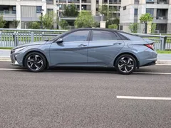 2021 Hyundai Elantra 1.5L CVT LUX Premium — фото 4