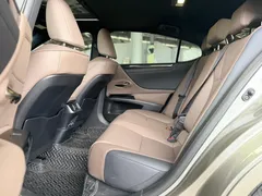 2022 Lexus ES 200 Excellence — фото 9