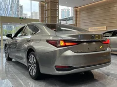 2022 Lexus ES 200 Excellence — фото 3