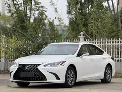 2021 Lexus ES 200 Luxury, белый — фото 1