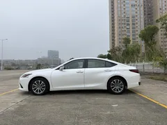 2021 Lexus ES 200 Luxury, белый — фото 7