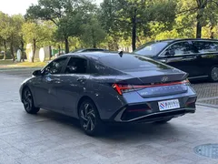 2023 Hyundai Elantra 1.5L CVT LUX Premium, синий — фото 9