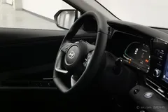 2023 Hyundai Elantra 1.5L CVT GLX Elite, белый — фото 23