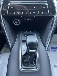2023 Toyota Venza 2.0L CVT 2WD Luxury, белый — фото 16