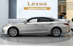 2022 Lexus ES 200 Luxury — фото 3