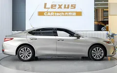 2022 Lexus ES 200 Luxury — фото 4