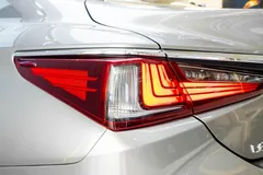 2022 Lexus ES 200 Luxury — фото 9