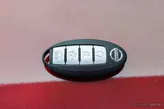 2022 Nissan Sylphy 1.6L XL CVT, красный — фото 9