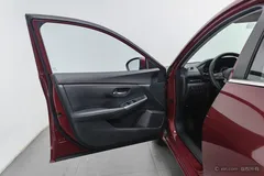 2022 Nissan Sylphy 1.6L XL CVT, красный — фото 10