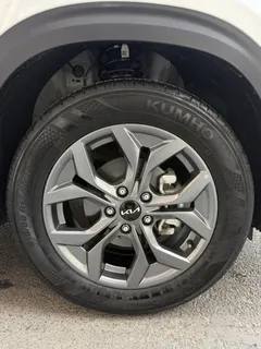 2023 Kia Seltos 1.5L IVT Luxury, белый — фото 19