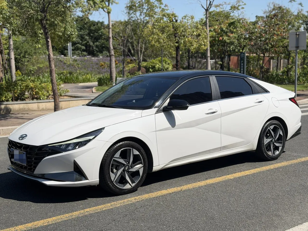 2022 Hyundai Elantra 1.5L CVT LUX Premium
