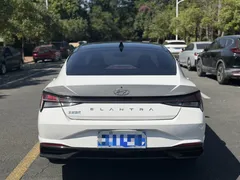 2022 Hyundai Elantra 1.5L CVT LUX Premium, белый — фото 3