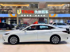 2022 Lexus ES 200 Excellence, белый — фото 3