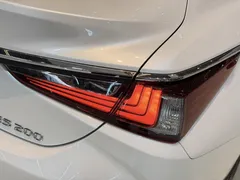 2022 Lexus ES 200 Excellence, белый — фото 26