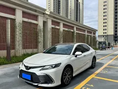 2023 Toyota Camry 2.5G Luxury, белый — фото 1