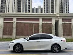 2023 Toyota Camry 2.5G Luxury, белый — фото 4