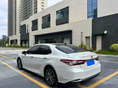 2023 Toyota Camry 2.5G Luxury, белый — фото 5