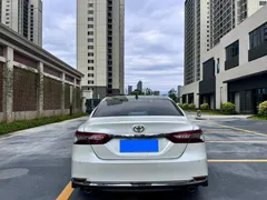 2023 Toyota Camry 2.5G Luxury, белый — фото 6