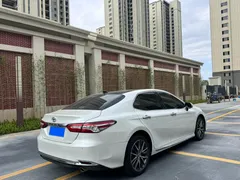 2023 Toyota Camry 2.5G Luxury, белый — фото 7