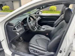 2023 Toyota Camry 2.5G Luxury, белый — фото 8