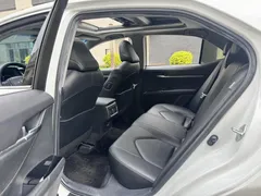 2023 Toyota Camry 2.5G Luxury, белый — фото 9