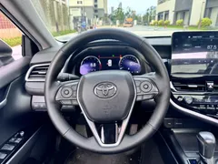 2023 Toyota Camry 2.5G Luxury, белый — фото 12