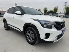2023 Kia Seltos 1.5L IVT Comfort, белый — фото 3