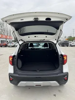 2023 Kia Seltos 1.5L IVT Comfort, белый — фото 11