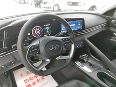 2021 Hyundai Elantra 1.5L CVT LUX Premium, белый — фото 6