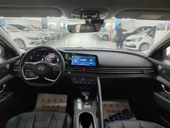 2021 Hyundai Elantra 1.5L CVT LUX Premium, белый — фото 8