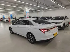 2021 Hyundai Elantra 1.5L CVT LUX Premium, белый — фото 10