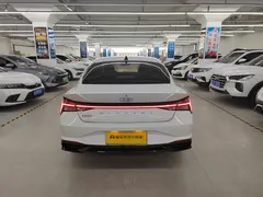 2021 Hyundai Elantra 1.5L CVT LUX Premium, белый — фото 12
