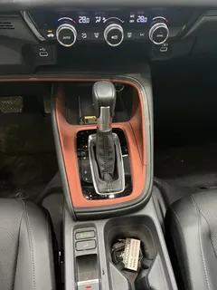 2023 Honda Vezel 1.5L CVT Luxury, зелёный — фото 16