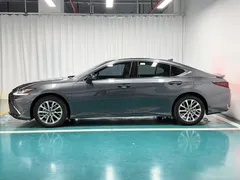 2022 Lexus ES 200 Excellence — фото 4