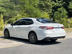 2021 Toyota Camry 2.5G Luxury, белый — фото 14