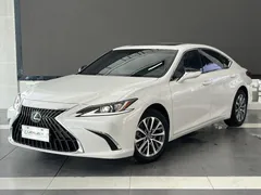 2022 Lexus ES 200 Excellence, белый — фото 1