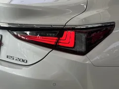 2022 Lexus ES 200 Excellence, белый — фото 17