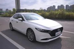 2022 Mazda Mazda3 2.0L AT, белый — фото 2