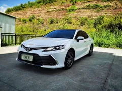 2022 Toyota Camry 2.5G Luxury, белый — фото 1