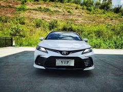 2022 Toyota Camry 2.5G Luxury, белый — фото 2