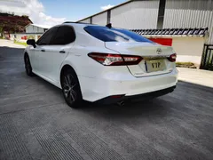 2022 Toyota Camry 2.5G Luxury, белый — фото 4