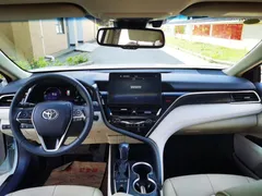 2022 Toyota Camry 2.5G Luxury, белый — фото 9