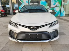 2023 Toyota Camry 2.5G Luxury, белый — фото 2