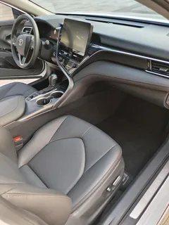 2023 Toyota Camry 2.5G Luxury, белый — фото 5