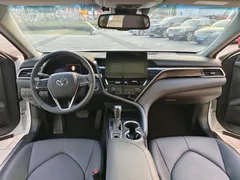 2023 Toyota Camry 2.5G Luxury, белый — фото 6