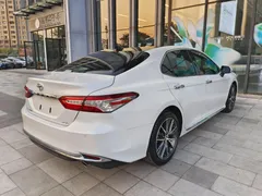 2023 Toyota Camry 2.5G Luxury, белый — фото 8