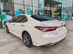 2023 Toyota Camry 2.5G Luxury, белый — фото 10