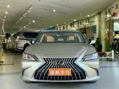 2022 Lexus ES 200 Luxury — фото 2