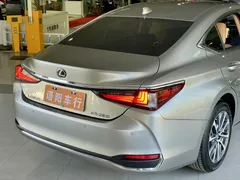 2022 Lexus ES 200 Luxury — фото 20